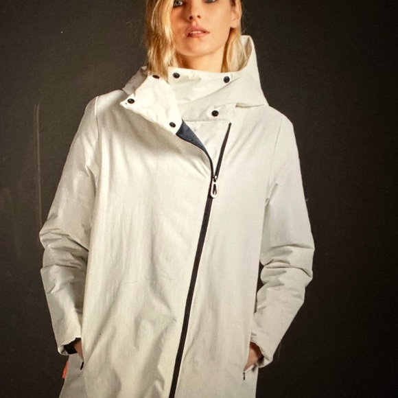 Suns board limited edition Gabriel’e and Penelope Muccino women’s coat - Picture 2 of 12